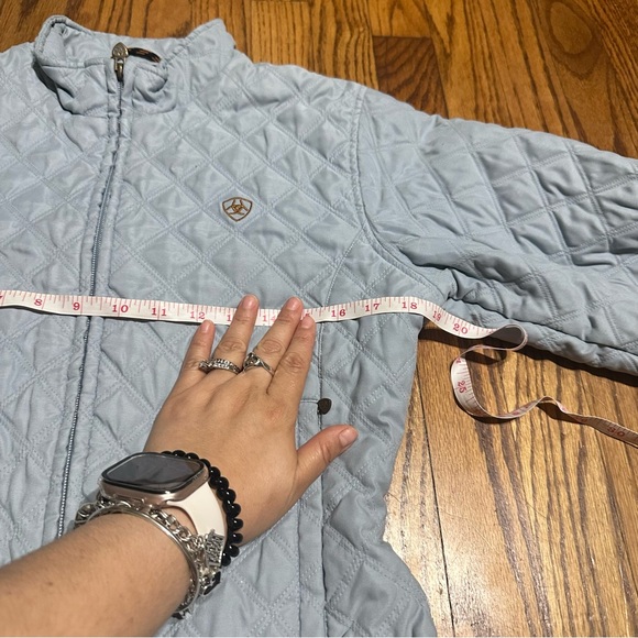 Ariat Light Gray Quilted Women's Puffer Jacket - Picture 8 of 10